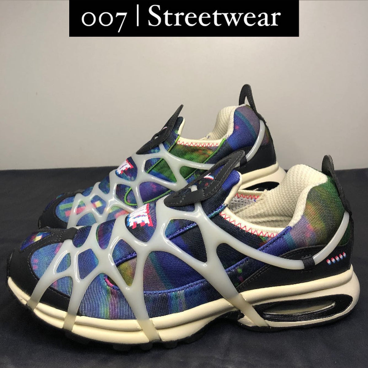 NIKE