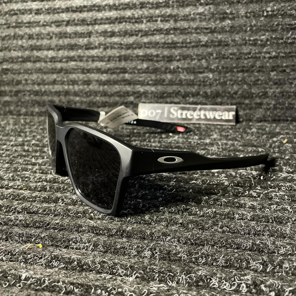OAKLEY